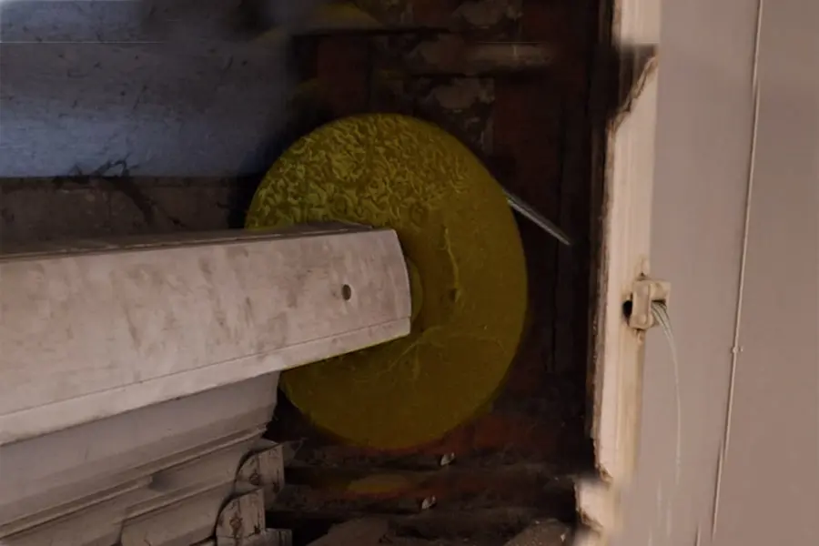 Intervention Rolet sur un vieux volet roulant à Forest avec remise en état du mécanisme